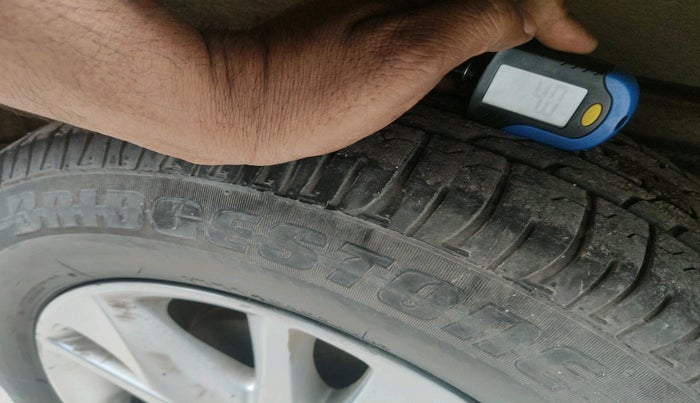 2017 Toyota Innova Crysta 2.8 GX AT 8 STR, Diesel, Automatic, 77,283 km, tyre