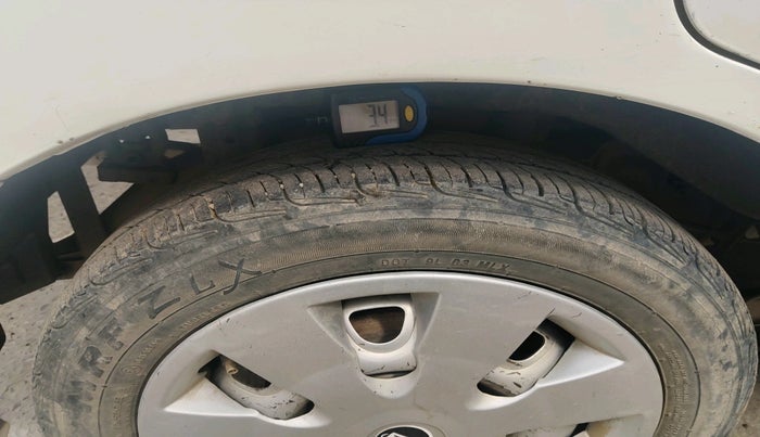 2015 Maruti Alto K10 LXI, CNG, Manual, 1,73,718 km, tyre