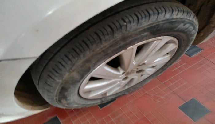 2016 Maruti Swift Dzire ZDI AMT, Diesel, Automatic, 3,18,223 km, tyre