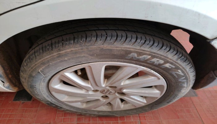 2016 Maruti Swift Dzire ZDI AMT, Diesel, Automatic, 3,18,223 km, tyre