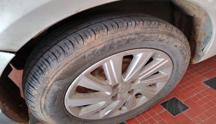 2016 Maruti Swift Dzire ZDI AMT, Diesel, Automatic, 3,18,223 km, tyre