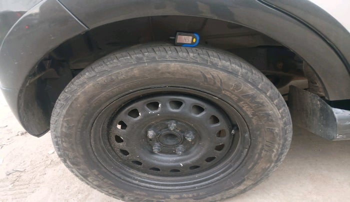 2016 Mahindra NUVOSPORT N4 PLUS, Diesel, Manual, 1,23,937 km, tyre