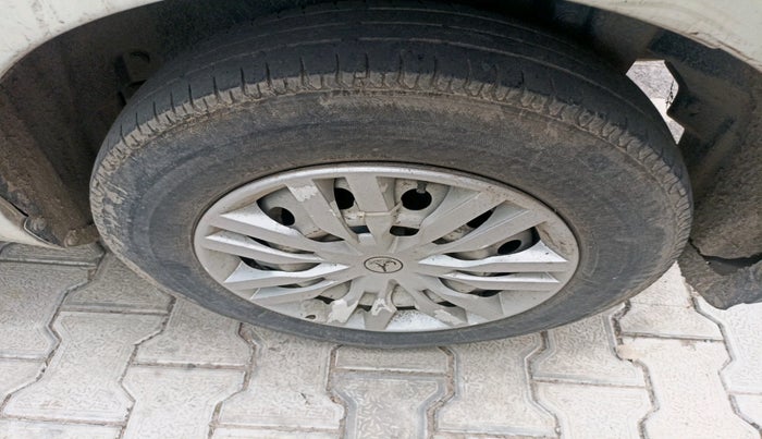 2012 Maruti Swift Dzire LXI, Petrol, Manual, 1,17,183 km, tyre