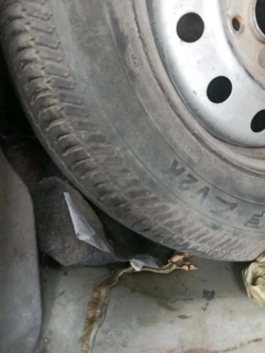 2012 Maruti Swift Dzire LXI, Petrol, Manual, 1,17,183 km, tyre