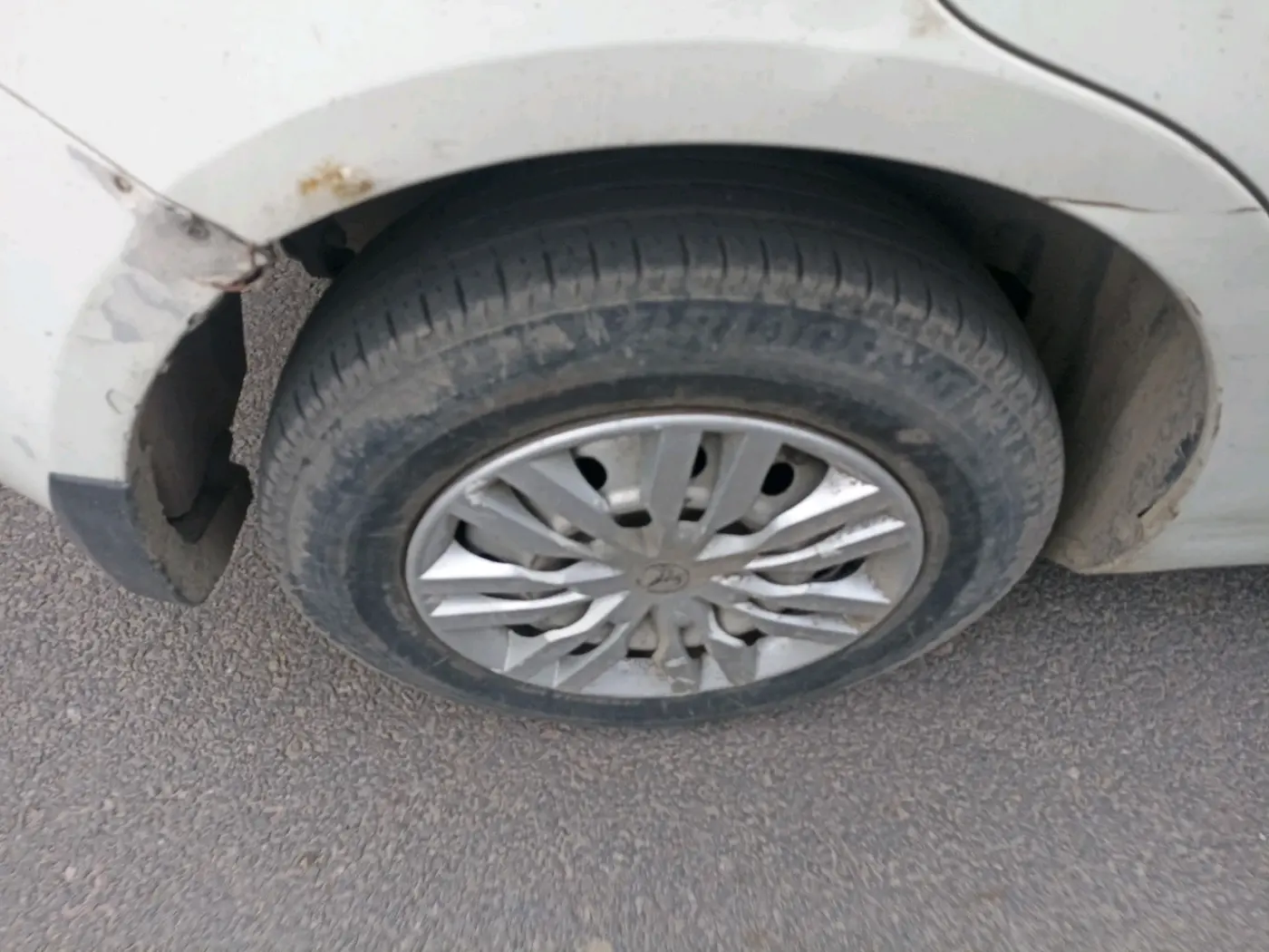 2012 Maruti Swift Dzire LXI, Petrol, Manual, 1,17,183 km, tyre