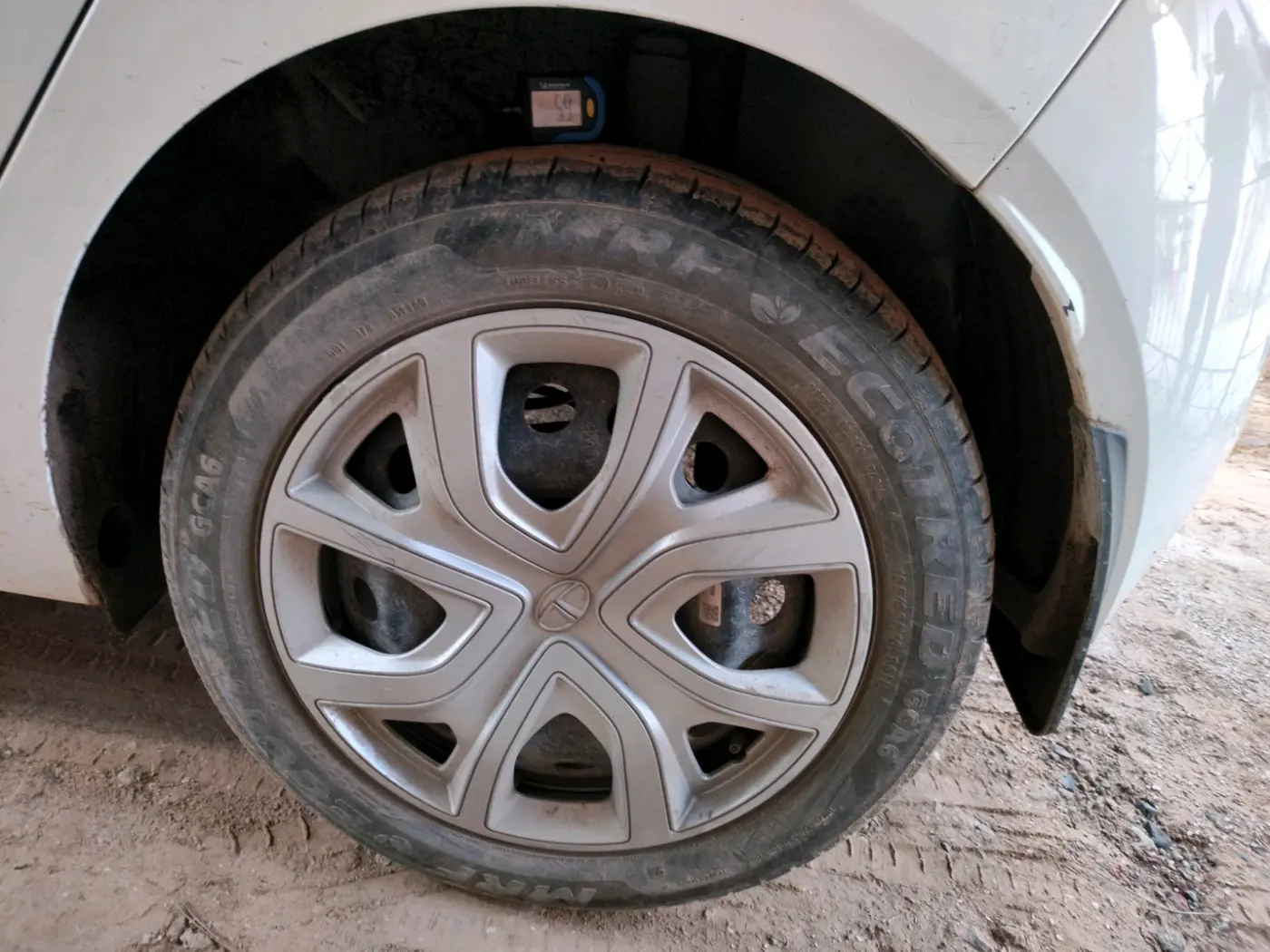 2023 Tata ALTROZ XM PLUS PETROL, Petrol, Manual, 30,723 km, tyre