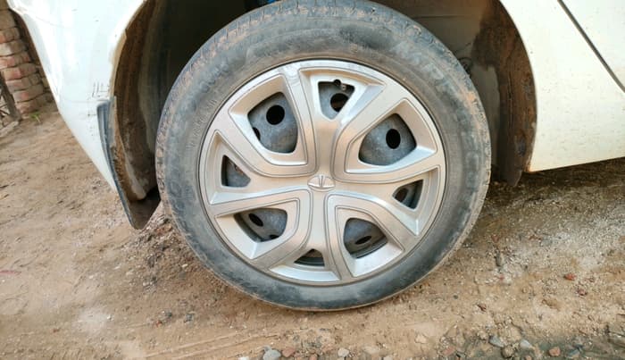2023 Tata ALTROZ XM PLUS PETROL, Petrol, Manual, 30,723 km, tyre