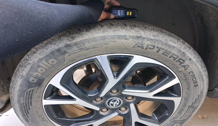 2022 Toyota URBAN CRUISER HYRYDER V HYBRID, Hybrid, Automatic, 65,401 km, tyre