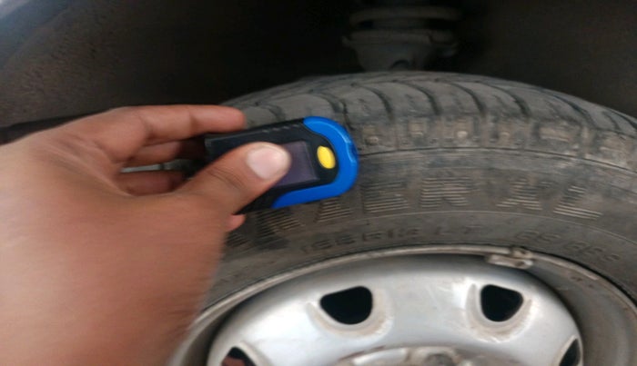 2014 Maruti Eeco 5 STR WITH A/C+HTR, Petrol, Manual, 30,113 km, tyre