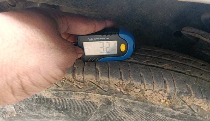 2011 Maruti Swift Dzire VXI, CNG, Manual, 79,860 km, tyre