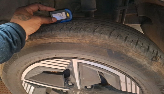 2024 Tata NEXON CREATIVE+ AMT 1.2 PETROL, Petrol, Automatic, 33,722 km, tyre