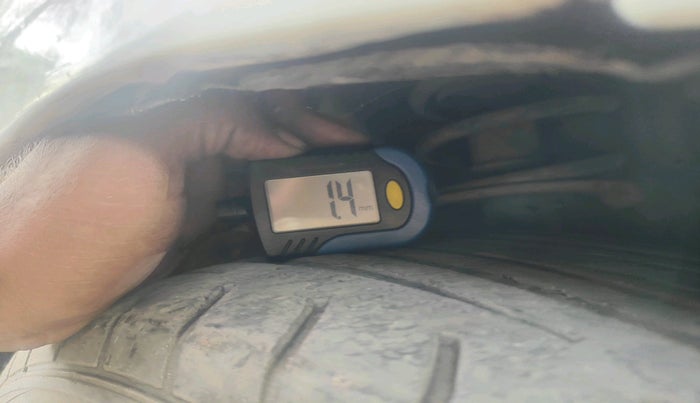 2015 Toyota Etios G, CNG, Manual, 70,471 km, tyre