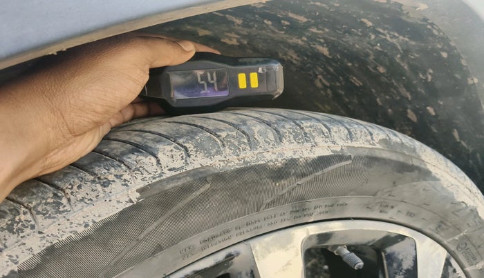 2025 MG HECTOR PLUS SAVVY PRO 1.5 TURBO CVT 7 STR, Petrol, Automatic, 8,040 km, tyre