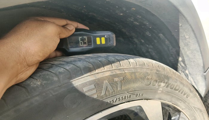 2025 MG HECTOR PLUS SAVVY PRO 1.5 TURBO CVT 7 STR, Petrol, Automatic, 8,040 km, tyre