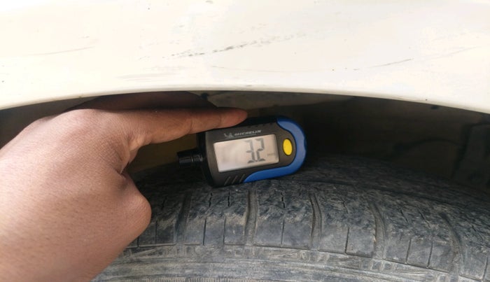 2012 Maruti Swift Dzire ZXI, Petrol, Manual, 62,416 km, tyre