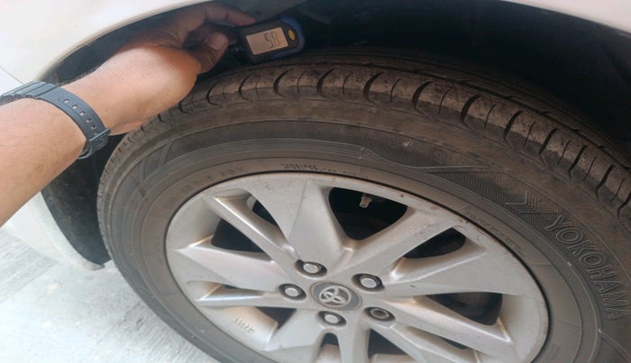 2017 Toyota Innova Crysta 2.4 VX 7 STR, Diesel, Manual, 3,19,460 km, tyre