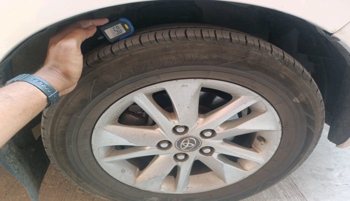 2017 Toyota Innova Crysta 2.4 VX 7 STR, Diesel, Manual, 3,19,460 km, tyre