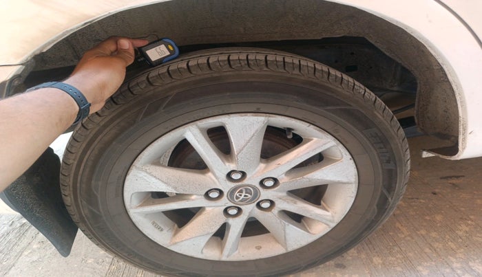 2017 Toyota Innova Crysta 2.4 VX 7 STR, Diesel, Manual, 3,19,460 km, tyre