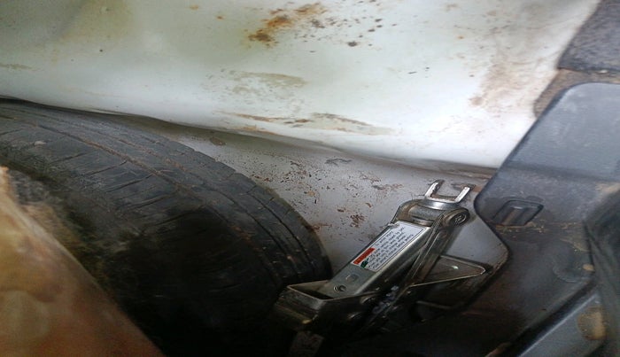 2020 Maruti Dzire ZXI, CNG, Manual, 1,04,228 km, tyre