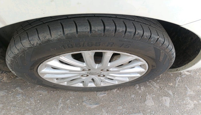 2020 Maruti Dzire ZXI, CNG, Manual, 1,04,228 km, tyre