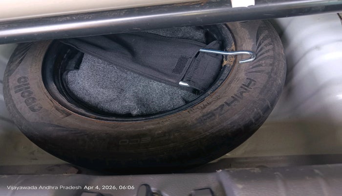 2022 Hyundai GRAND I10 NIOS SPORTZ 1.2 KAPPA VTVT CNG, CNG, Manual, 51,083 km, tyre