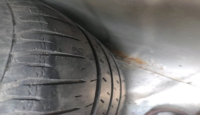 2011 Hyundai Verna FLUIDIC 1.6 CRDI SX, Diesel, Manual, 1,90,876 km, tyre