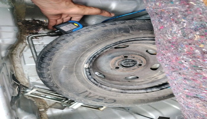 2016 Renault Kwid RXT 0.8, Petrol, Manual, 34,481 km, tyre