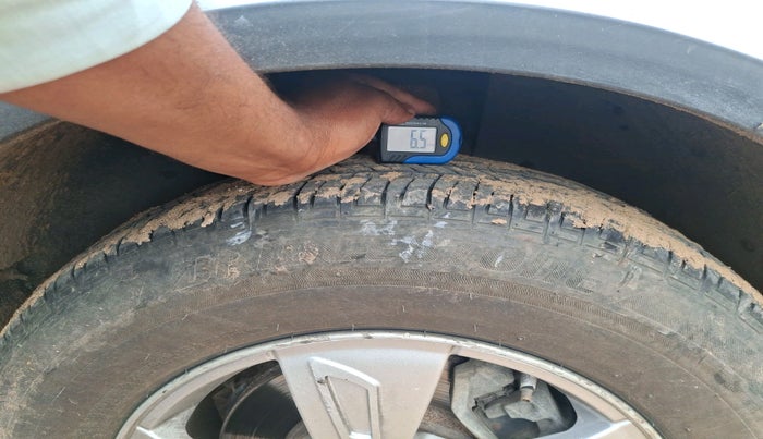 2015 Mahindra XUV500 W8, Diesel, Manual, 92,139 km, tyre