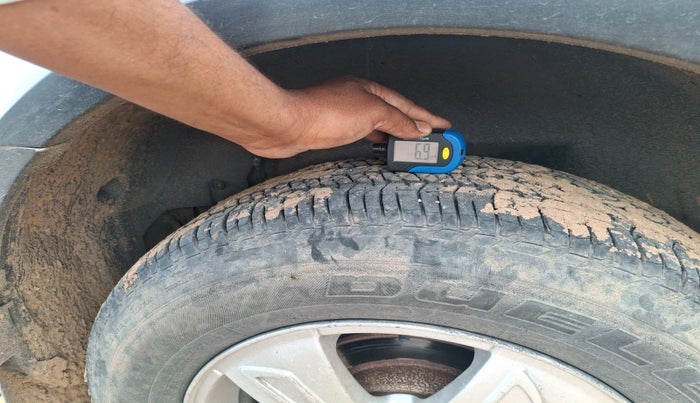 2015 Mahindra XUV500 W8, Diesel, Manual, 92,139 km, tyre