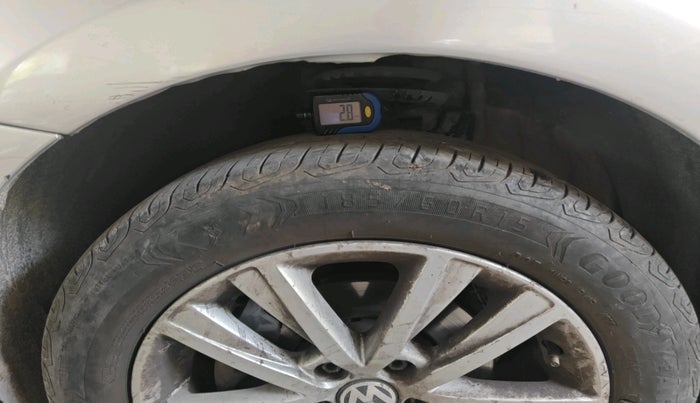 2013 Volkswagen Polo HIGHLINE DIESEL, Diesel, Manual, 9,78,456 km, tyre