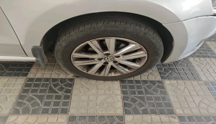 2013 Volkswagen Polo HIGHLINE DIESEL, Diesel, Manual, 9,78,456 km, tyre