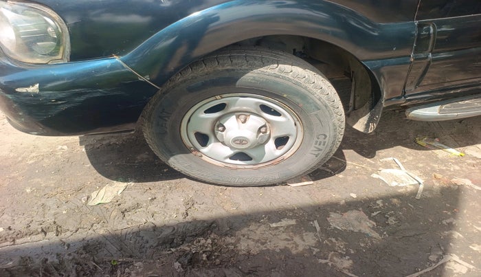 2015 Tata Safari Storme 2.2 EX 4X2, Diesel, Manual, 91,301 km, tyre