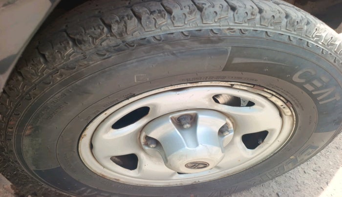 2015 Tata Safari Storme 2.2 EX 4X2, Diesel, Manual, 91,301 km, tyre