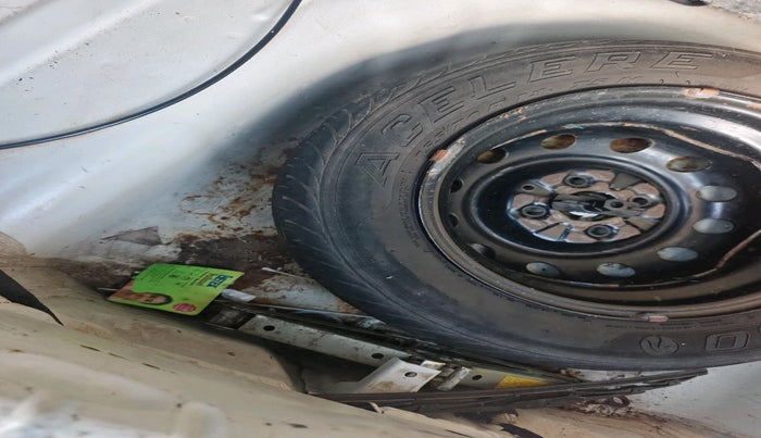 2012 Hyundai Eon ERA +, Petrol, Manual, 83,505 km, tyre