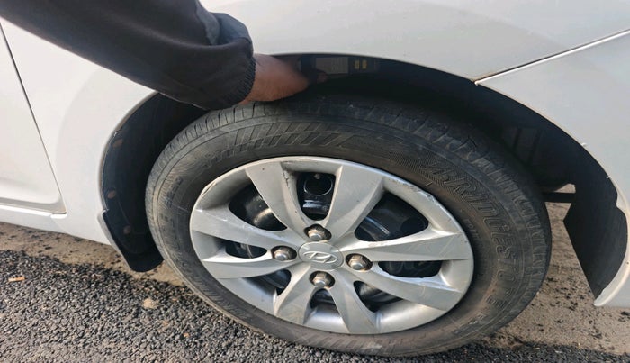 2012 Hyundai Eon ERA +, Petrol, Manual, 83,505 km, tyre