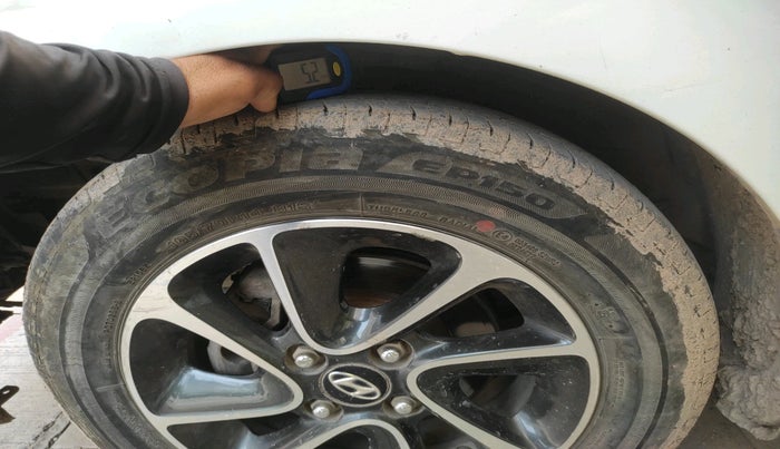 2017 Hyundai Grand i10 SPORTZ (O) AT 1.2 KAPPA VTVT, Petrol, Automatic, 1,00,057 km, tyre