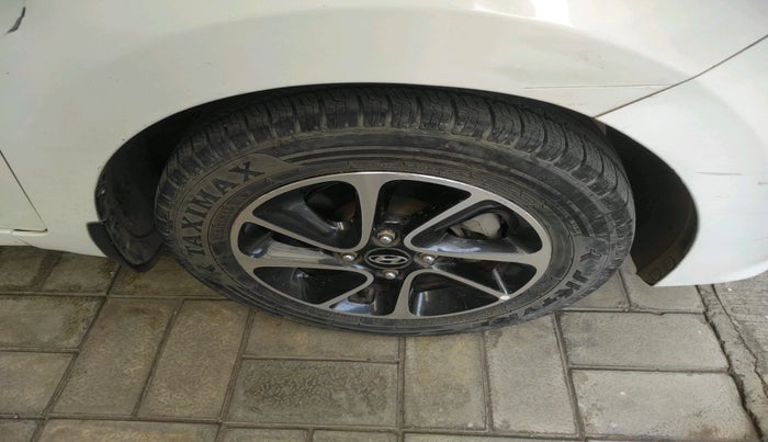 2017 Hyundai Grand i10 SPORTZ (O) AT 1.2 KAPPA VTVT, Petrol, Automatic, 1,00,057 km, tyre