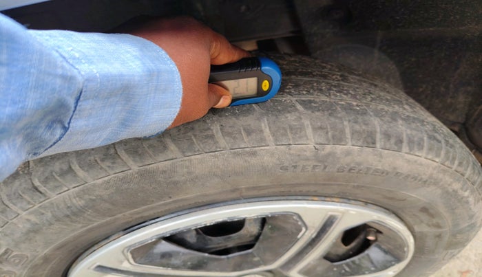 2014 Nissan Terrano XL (D), Diesel, Manual, 1,21,030 km, tyre