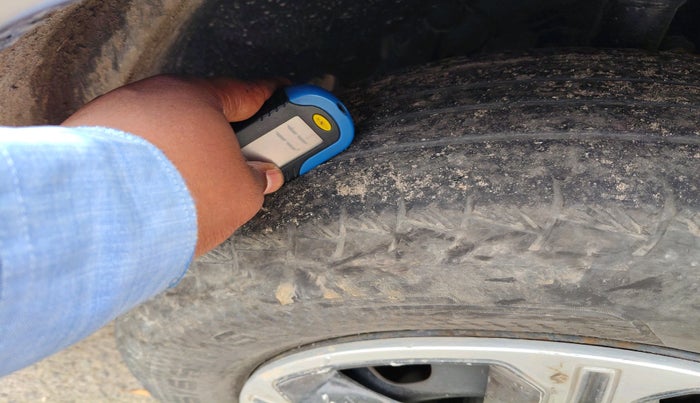 2014 Nissan Terrano XL (D), Diesel, Manual, 1,21,030 km, tyre