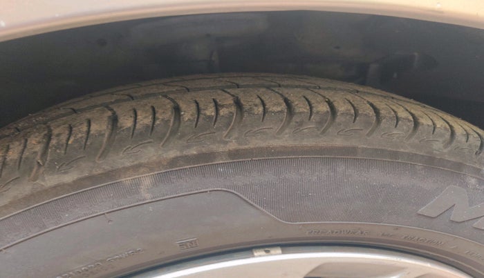 2012 Maruti Ertiga VDI, Diesel, Manual, 1,22,138 km, tyre