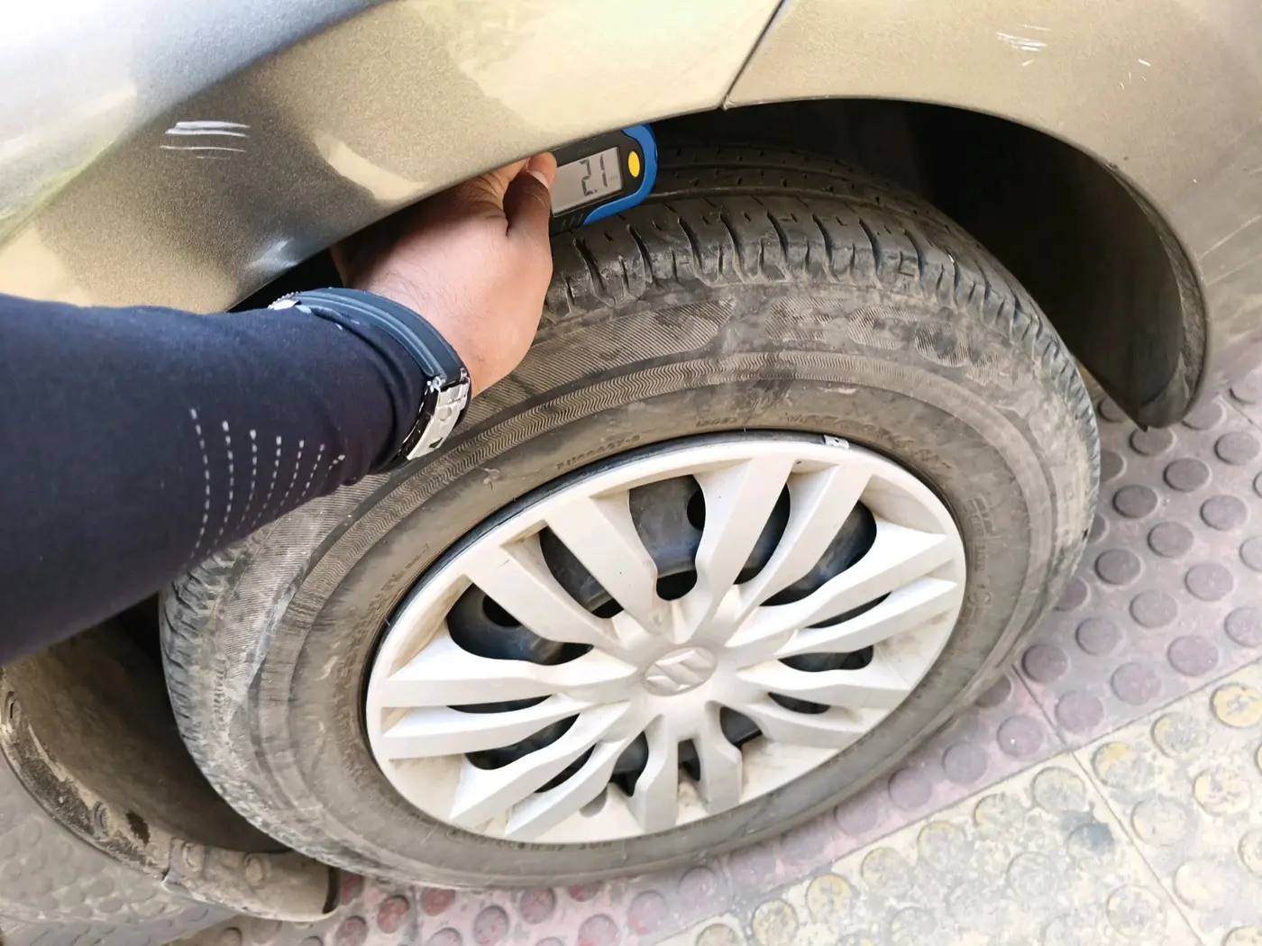 2019 Maruti Dzire VXI AMT, Petrol, Automatic, 35,335 km, tyre