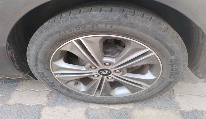 2016 Hyundai Creta SX PLUS AT 1.6 PETROL, Petrol, Automatic, 1,21,285 km, tyre