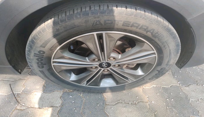 2016 Hyundai Creta SX PLUS AT 1.6 PETROL, Petrol, Automatic, 1,21,285 km, tyre