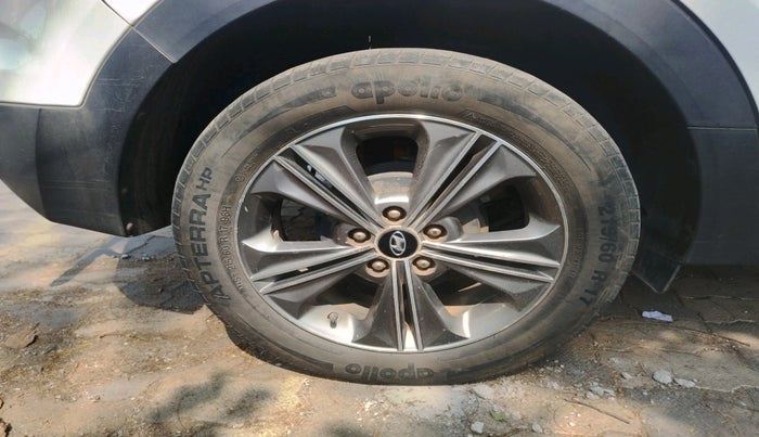 2016 Hyundai Creta SX PLUS AT 1.6 PETROL, Petrol, Automatic, 1,21,285 km, tyre