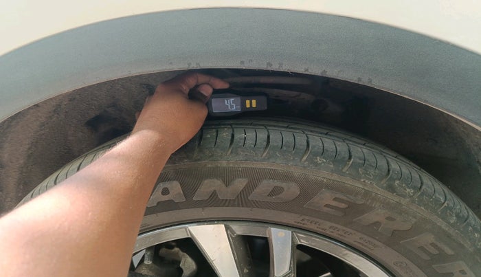 2023 Mahindra XUV700 AX 5 P AT 5 STR, Petrol, Automatic, 25,446 km, tyre