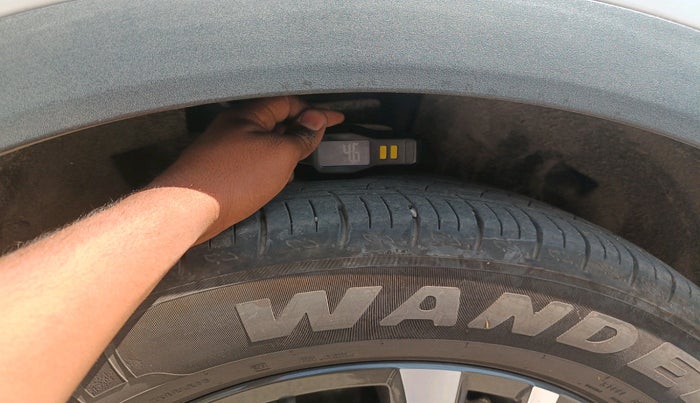 2023 Mahindra XUV700 AX 5 P AT 5 STR, Petrol, Automatic, 25,446 km, tyre