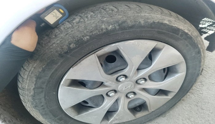 2017 Hyundai Xcent E+, Petrol, Manual, 78,939 km, tyre