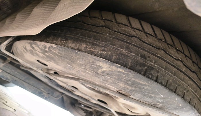 2014 Renault Duster RXE PETROL, Petrol, Manual, 1,13,758 km, tyre