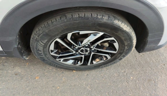 2022 KIA CARENS PRESTIGE PLUS 1.4 PETROL 7 STR, Petrol, Manual, 36,683 km, tyre