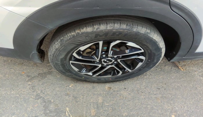 2022 KIA CARENS PRESTIGE PLUS 1.4 PETROL 7 STR, Petrol, Manual, 36,683 km, tyre